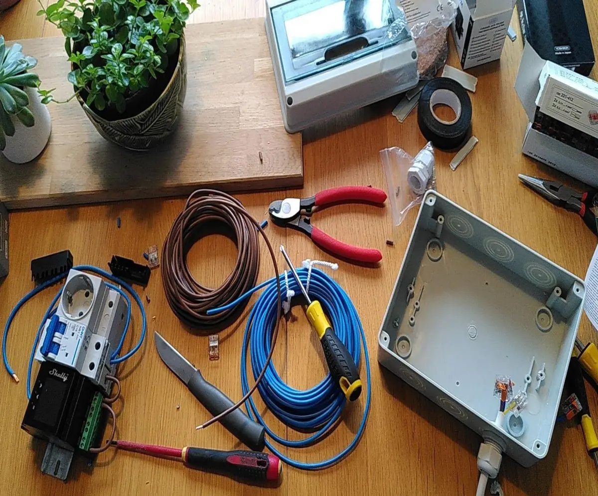 Pre assembly of the Shelly Pro 4PM