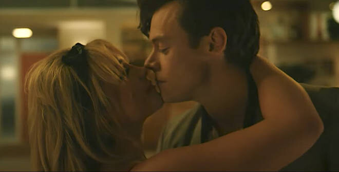 Florence Pugh and Harry Styles in Don't Worry Darling movie.