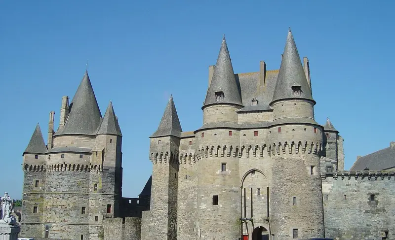 Château de Vitré, France (1066)