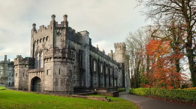 Kilkenny Castle, Ireland (1195)
