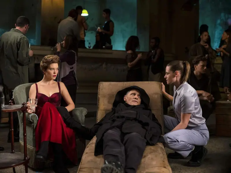 Léa Seydoux, Viggo Mortensen and Kristen Stewart in Crimes of the Future