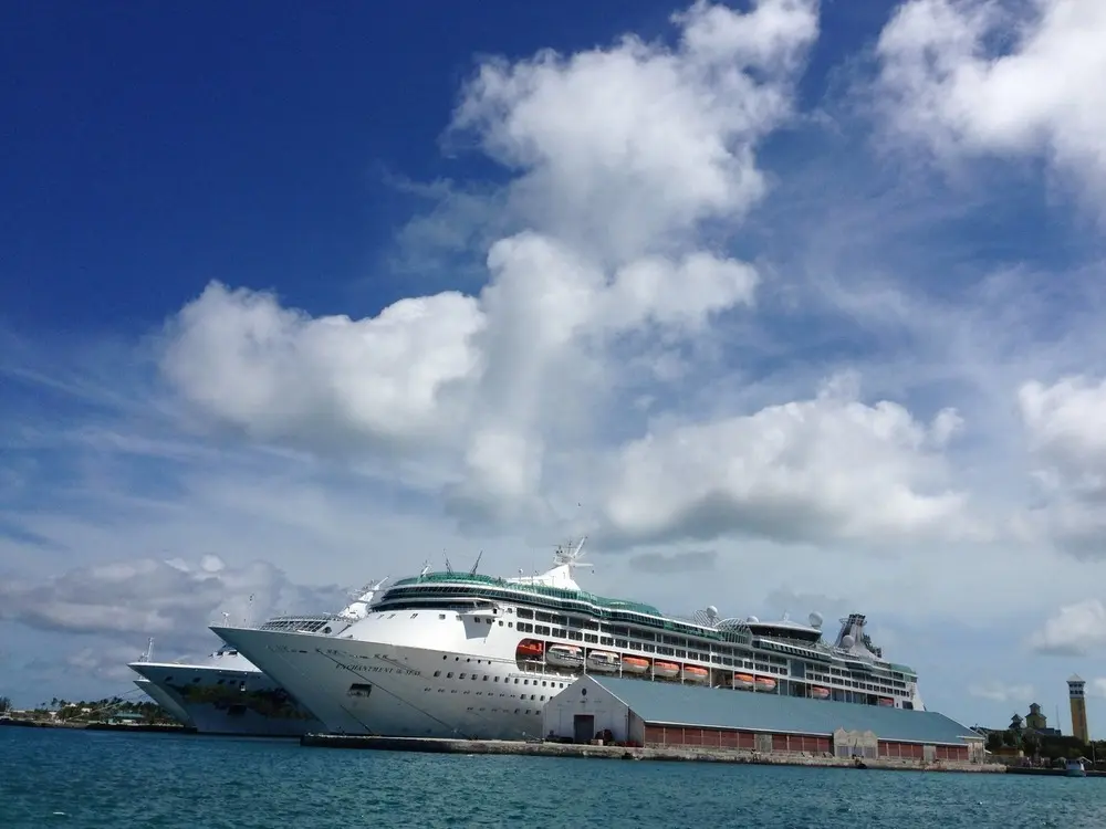 For comparison, I give you a photo of the first liner,