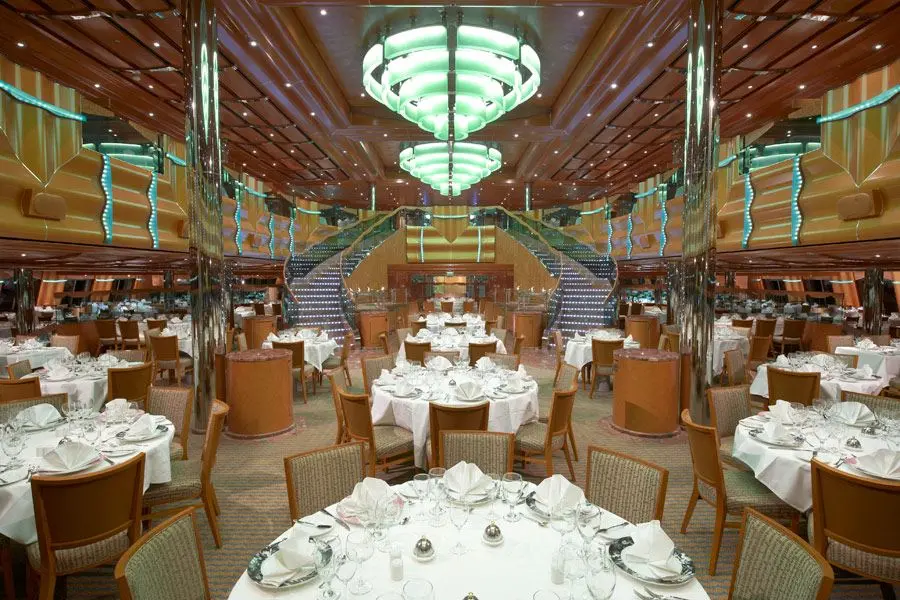 Well, how do you compare? Here I am about the same. The first liner no longer seemed so big compared to the second. The second one is twice as high in the number of decks, even if you count. Let's look at it in more detail. So, the cruise ship