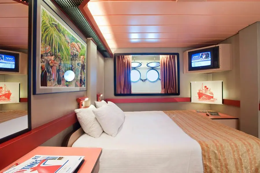 Cruise ship