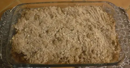Baked Apple Cinnamon Crumble in Pan