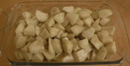 Apple Crumble Filling in Pan