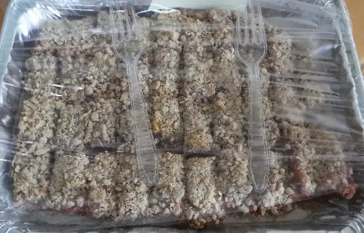 Strawberry / Rhubarb Crumble Squares