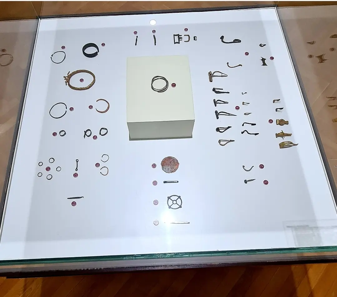 55cdd437f65b5916e7bb73902ab172a7a3213bd9a402c096866bc3e4204f7d37.jpg