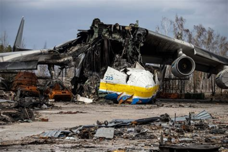 An225 Mriya laying destroyed
