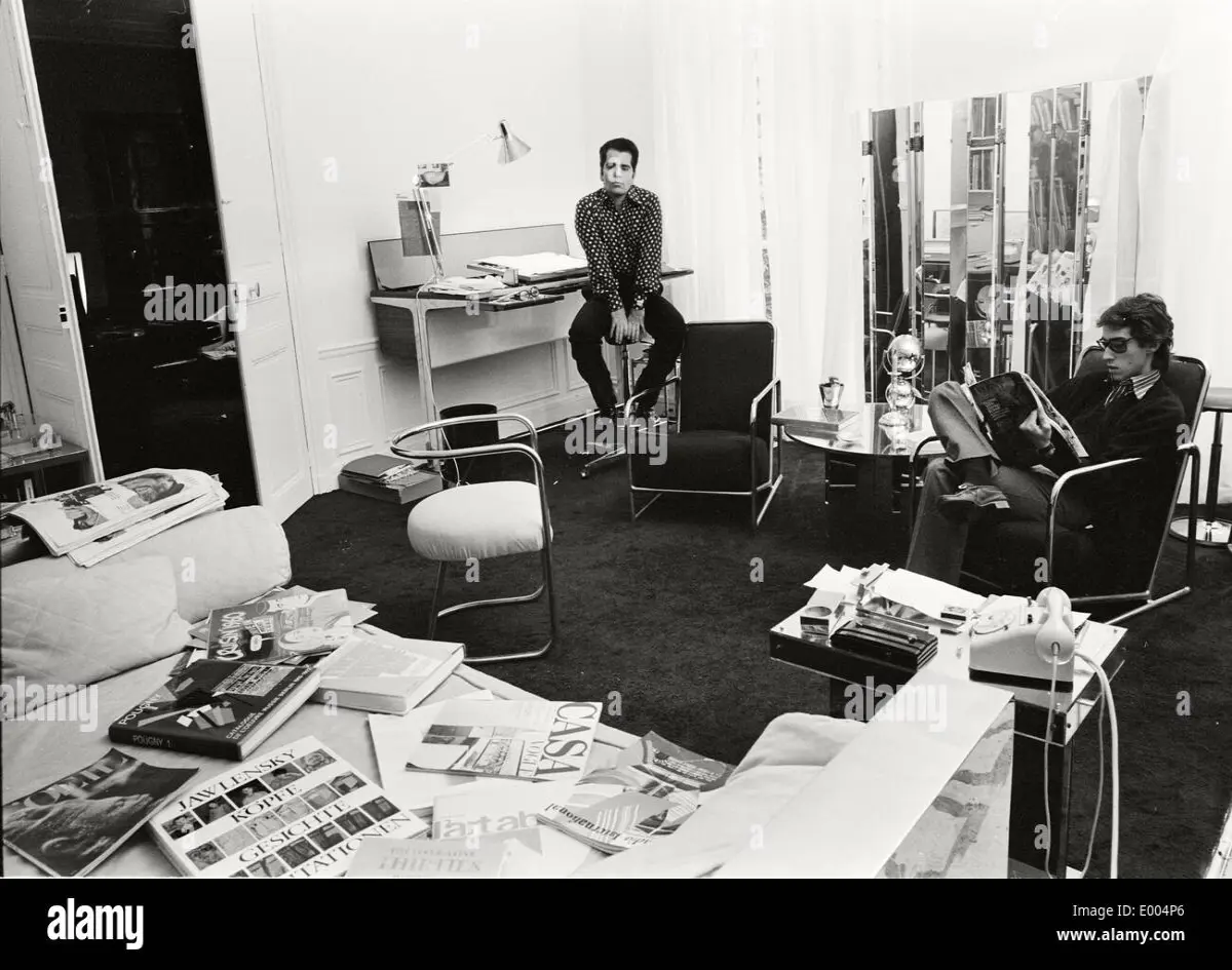 Karl Lagerfeld at his office at Maison Chloe, 1972 Stock Photo - Alamy