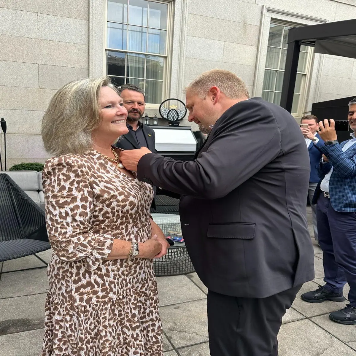 President Vít Jedlička presents Lisa Nelson with the Order of Merit 1st Class